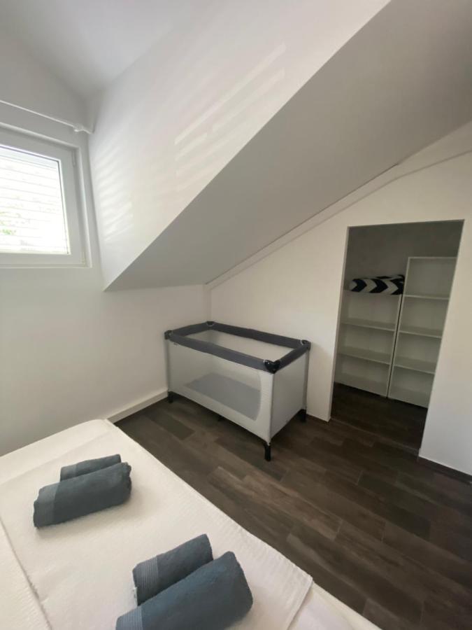 Guesthouse Ruza Sobra Apartments In The Attic Of The House ภายนอก รูปภาพ