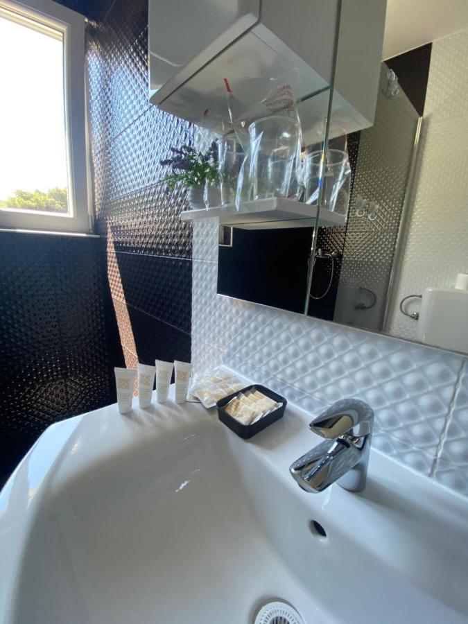 Guesthouse Ruza Sobra Apartments In The Attic Of The House ภายนอก รูปภาพ