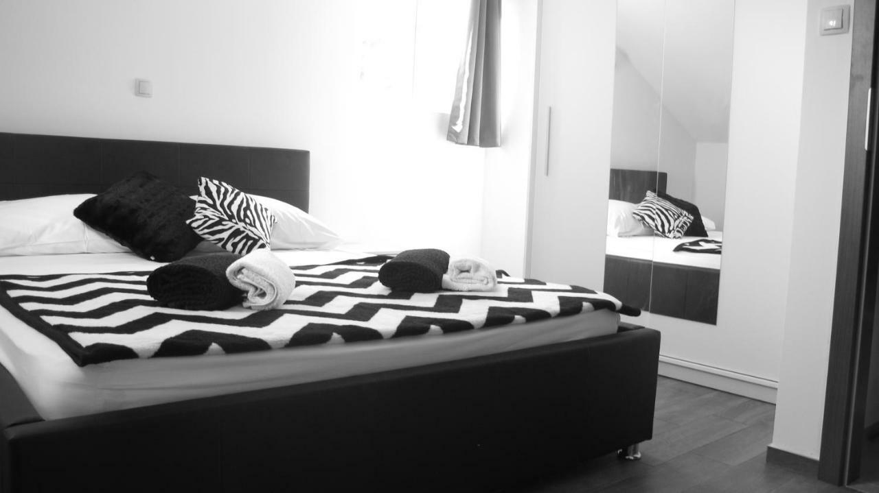 Guesthouse Ruza Sobra Apartments In The Attic Of The House ภายนอก รูปภาพ