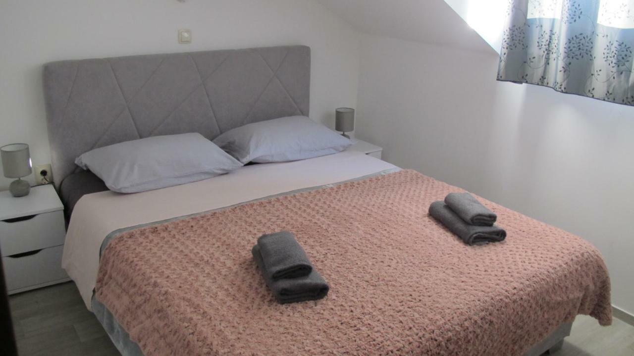 Guesthouse Ruza Sobra Apartments In The Attic Of The House ภายนอก รูปภาพ