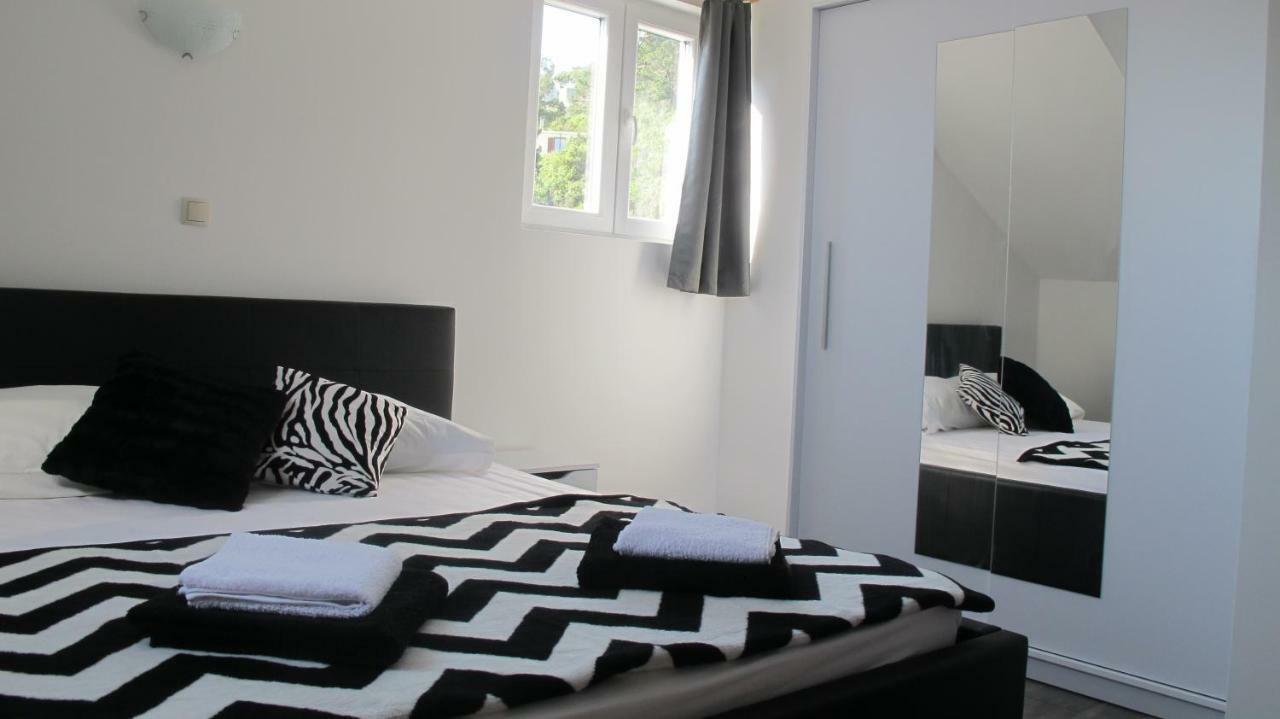 Guesthouse Ruza Sobra Apartments In The Attic Of The House ภายนอก รูปภาพ