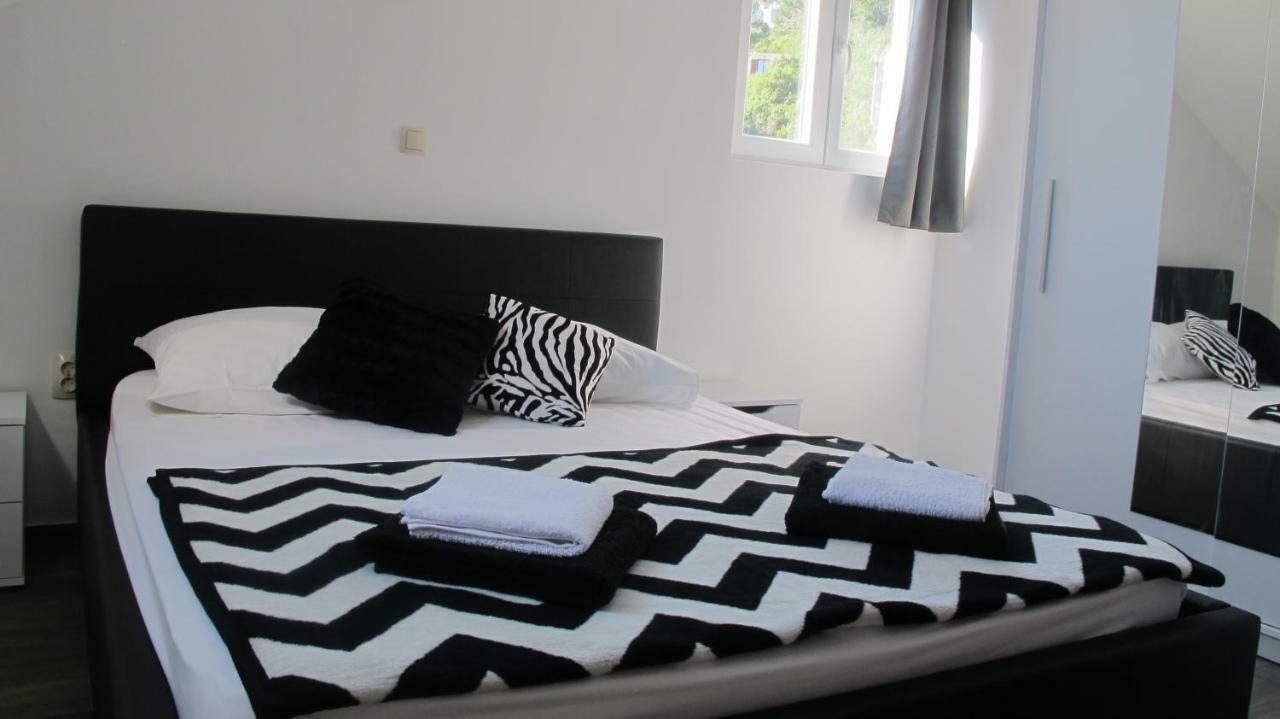 Guesthouse Ruza Sobra Apartments In The Attic Of The House ภายนอก รูปภาพ