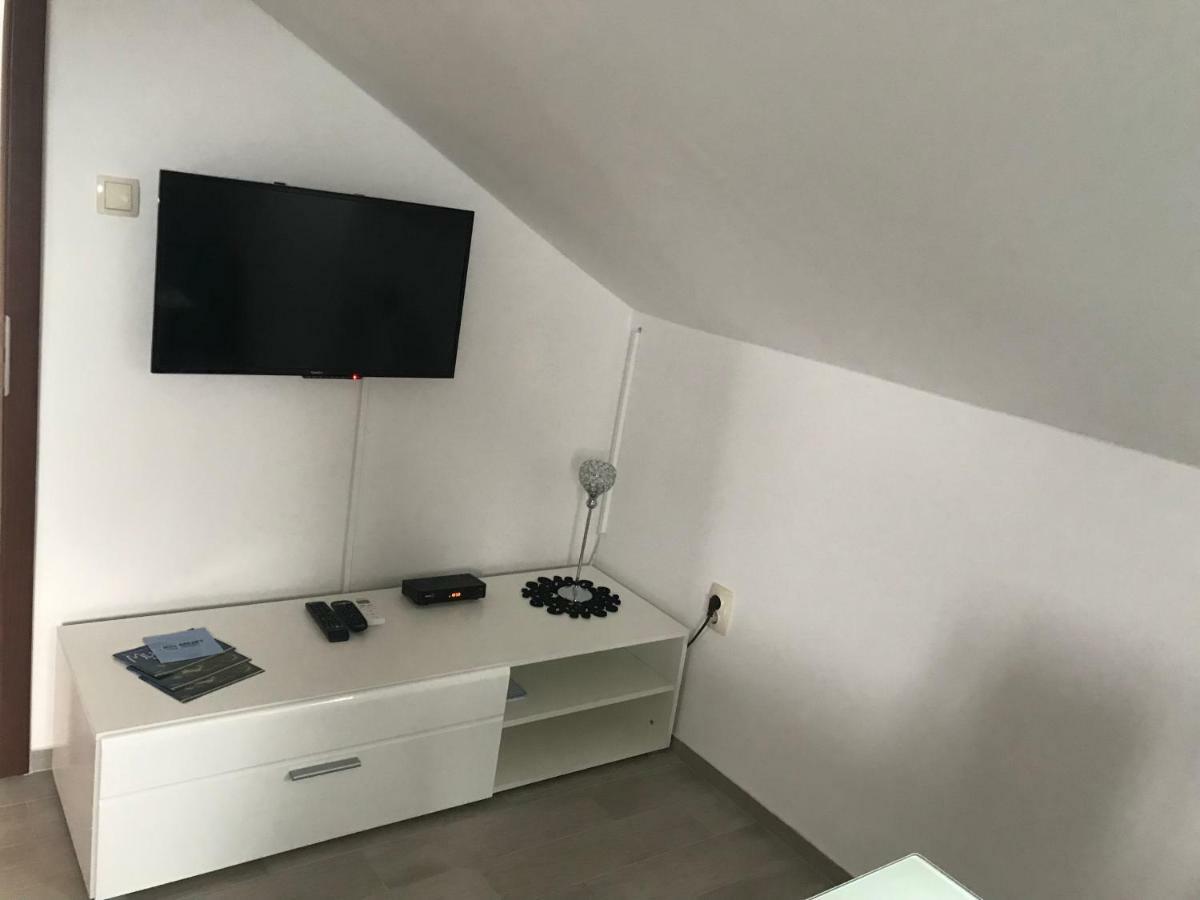 Guesthouse Ruza Sobra Apartments In The Attic Of The House ภายนอก รูปภาพ