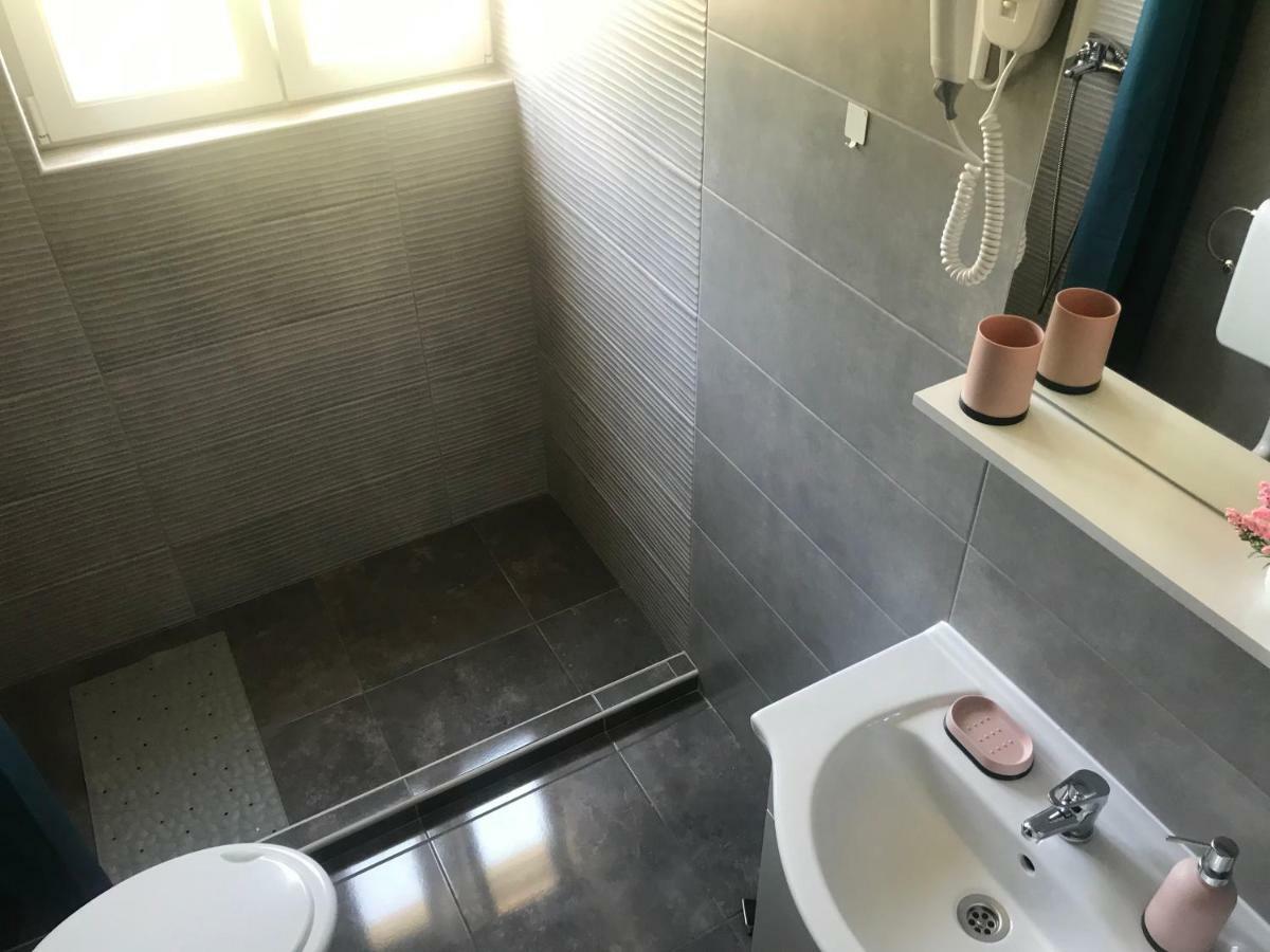 Guesthouse Ruza Sobra Apartments In The Attic Of The House ภายนอก รูปภาพ